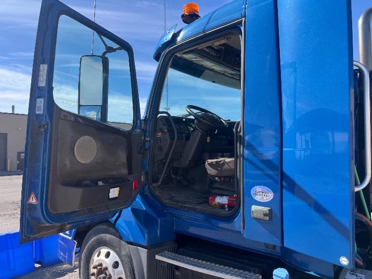 2017 Volvo VNL 300 — photo 7