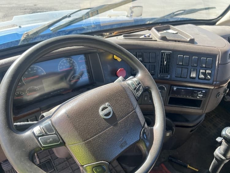 2017 Volvo VNL 300 — photo 8