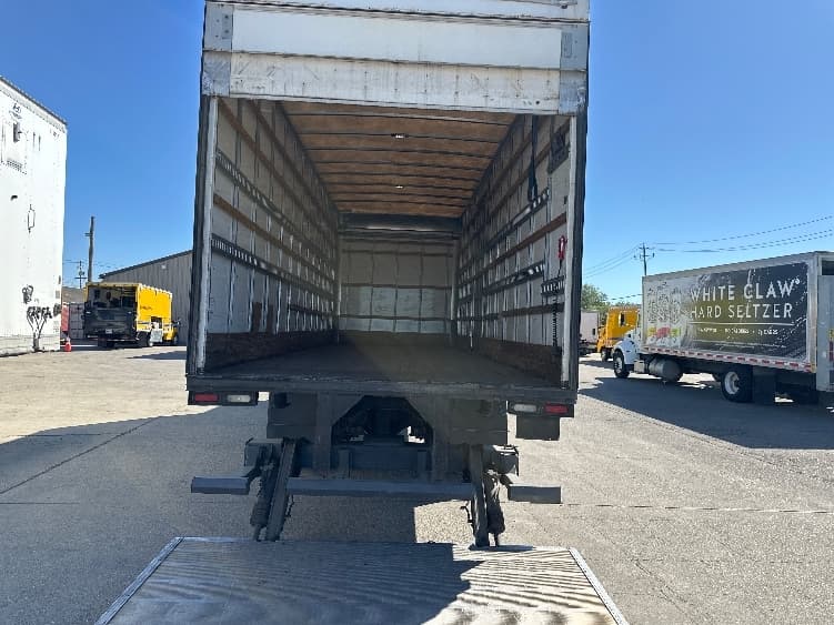 2016 Freightliner M2 106 — photo 7