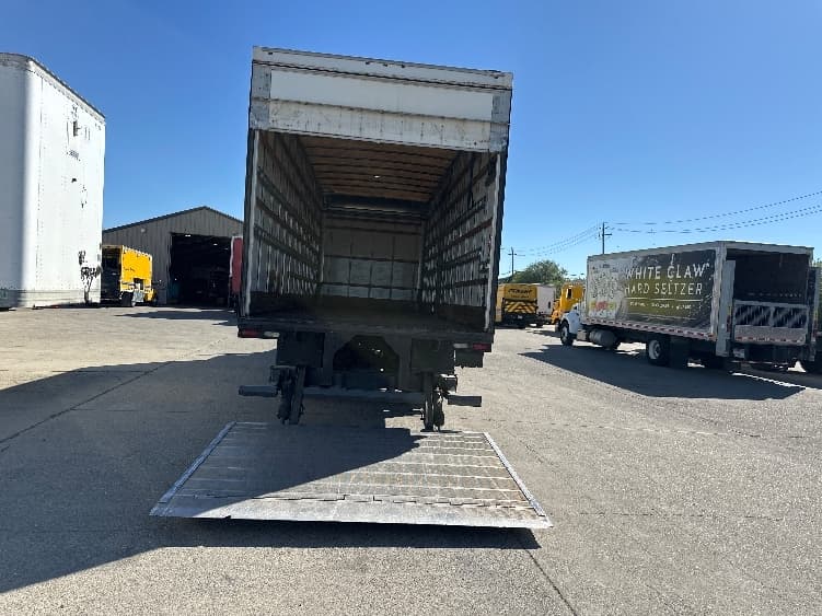 2016 Freightliner M2 106 — photo 9