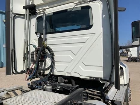 2020 International LT — photo 10