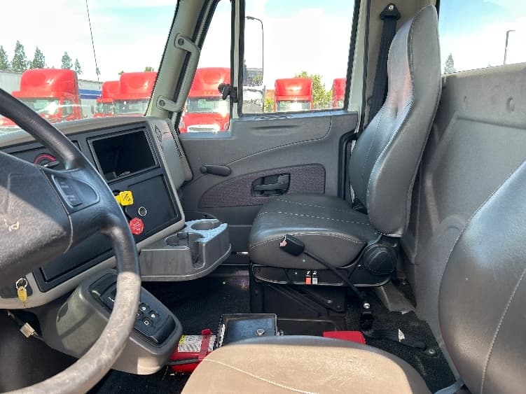 2019 International 4300 — photo 10