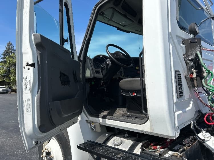 2019 International 4300 — photo 9