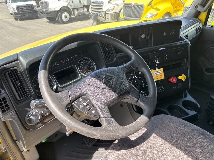 2022 International LT — photo 10