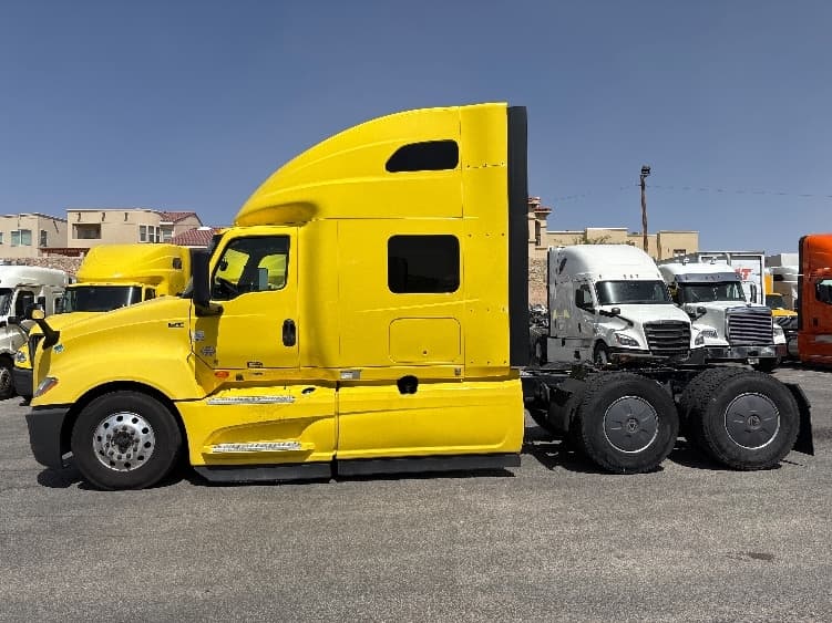 2022 International LT — photo 4