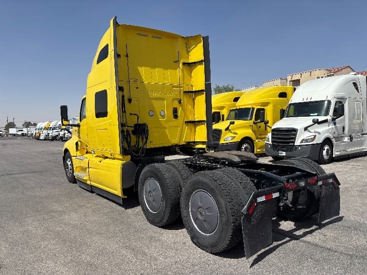 2022 International LT — photo 5