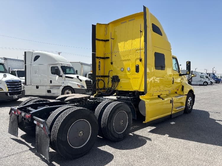 2022 International LT — photo 7