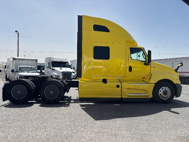 2022 International LT — photo 8