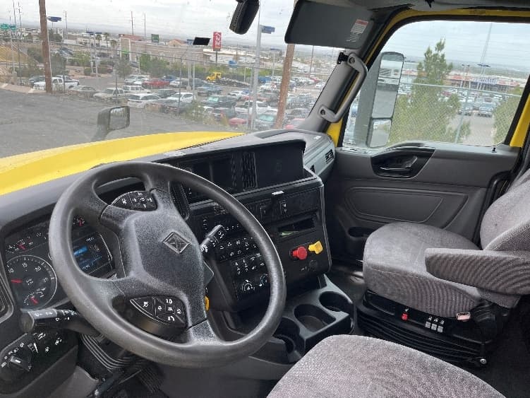 2022 International LT — photo 10