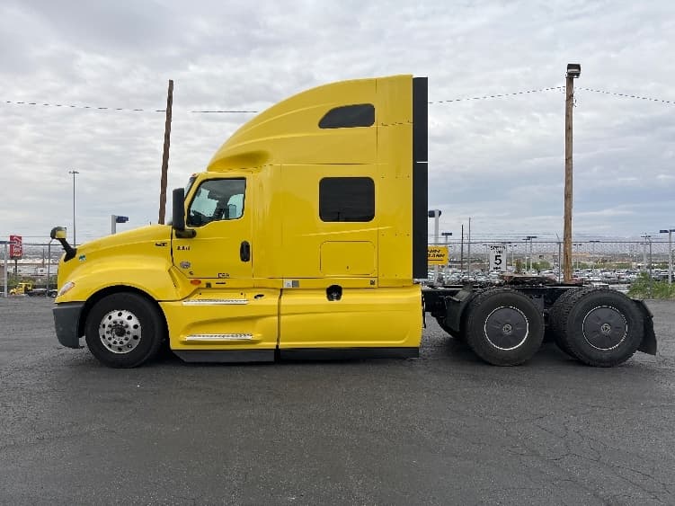 2022 International LT — photo 4