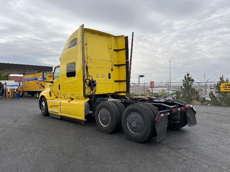 2022 International LT — photo 5