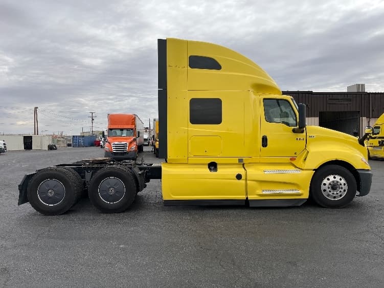 2022 International LT — photo 8