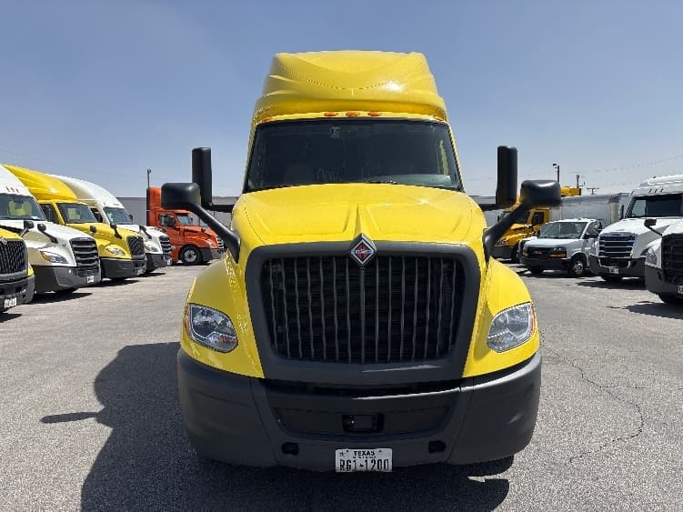 2022 International LT — photo 2