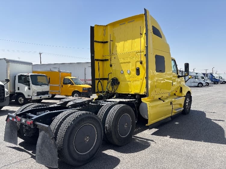 2022 International LT — photo 7