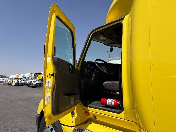 2022 International LT — photo 9