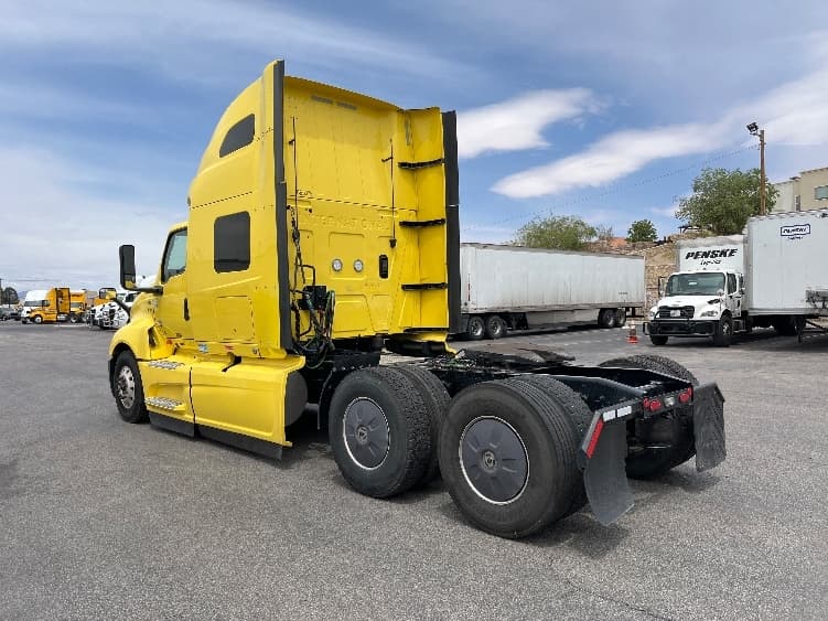 2022 International LT — photo 5