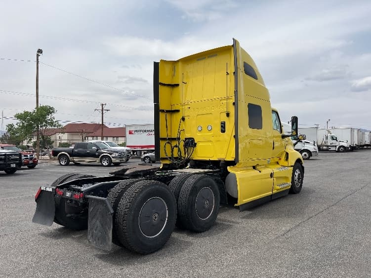 2022 International LT — photo 7