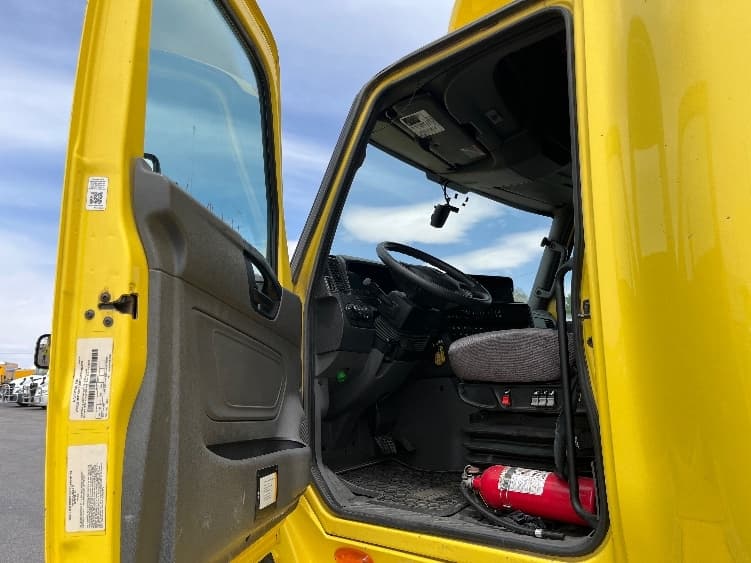 2022 International LT — photo 9