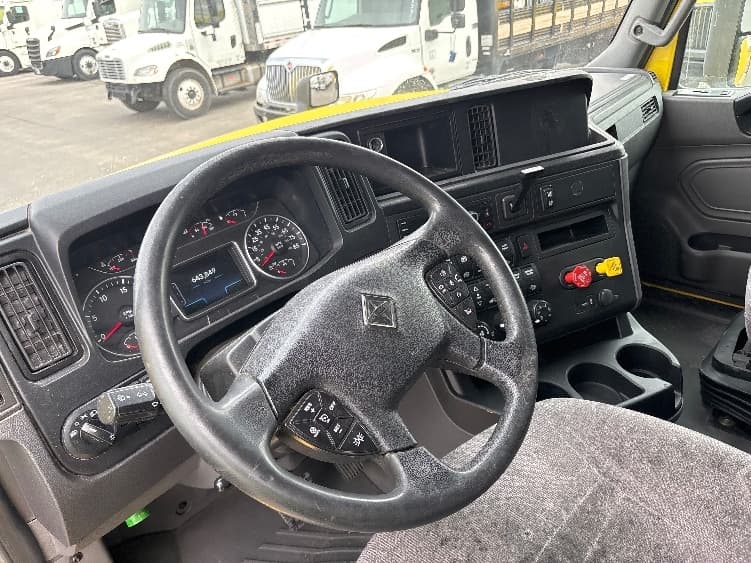 2022 International LT — photo 10