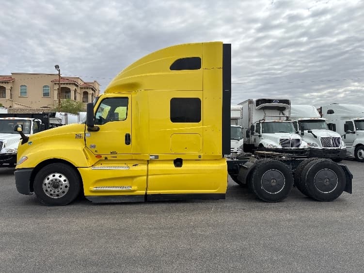 2022 International LT — photo 4