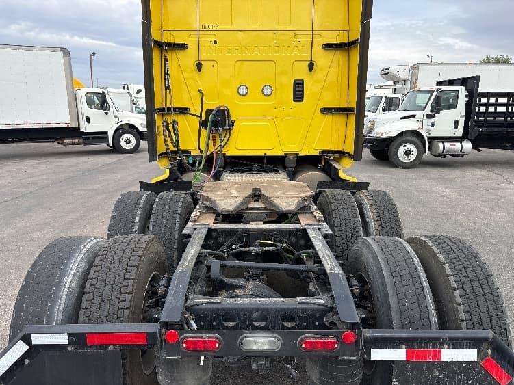 2022 International LT — photo 6