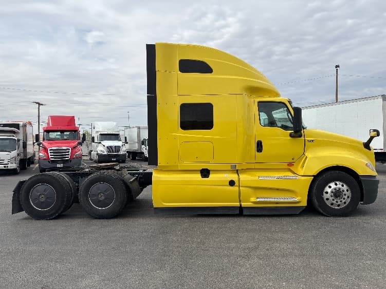 2022 International LT — photo 8