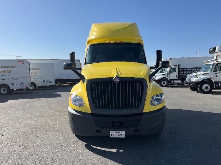 2022 International LT — photo 2