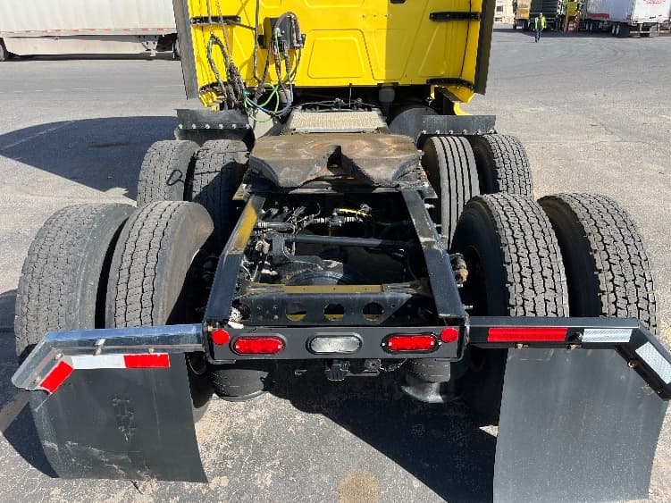 2022 International LT — photo 6