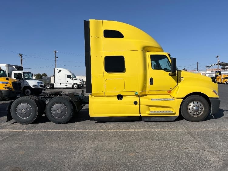 2022 International LT — photo 8