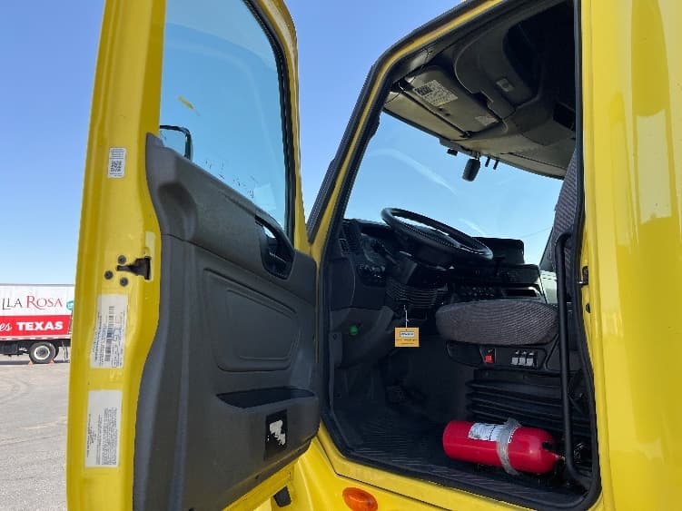 2022 International LT — photo 9