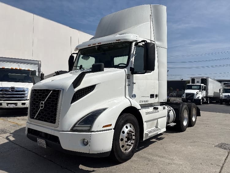 2020 Volvo VNR 640 — photo 3