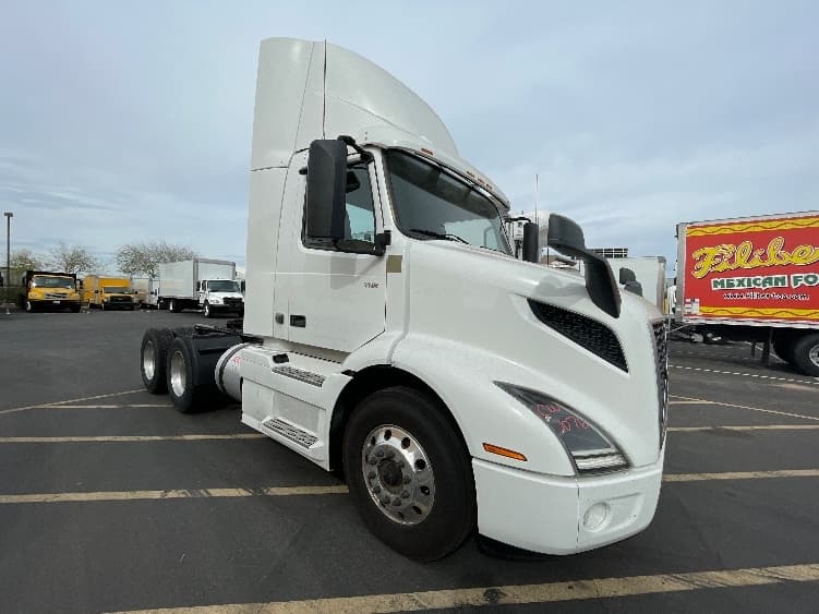 2021 Volvo VNR 640