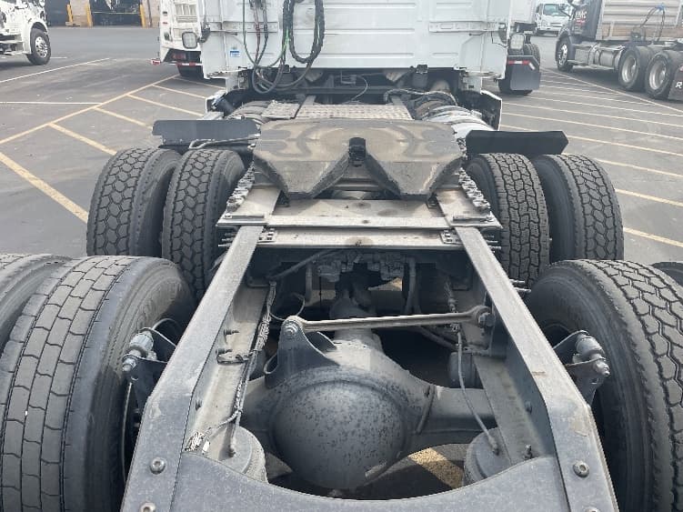 2021 Volvo VNR 640 — photo 6