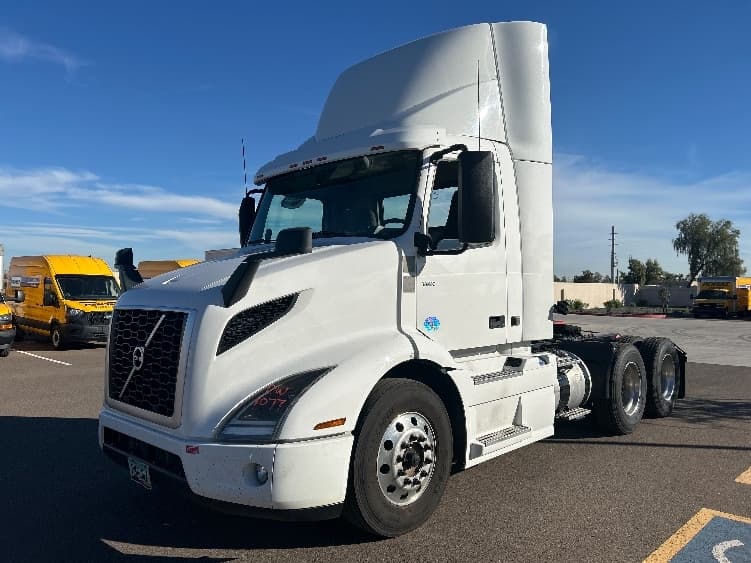 2021 Volvo VNR 640 — photo 3