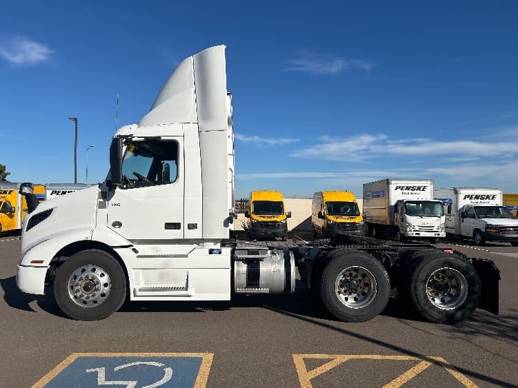 2021 Volvo VNR 640 — photo 4
