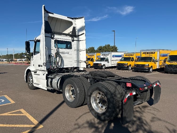 2021 Volvo VNR 640 — photo 5