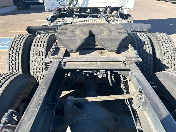 2021 Volvo VNR 640 — photo 6