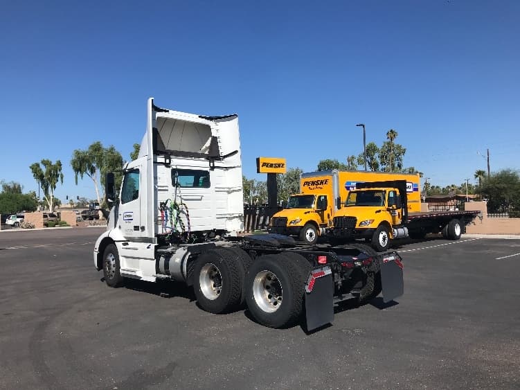 2021 Volvo VNR 640 — photo 5