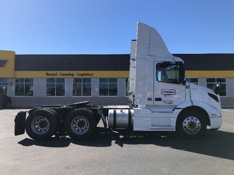 2021 Volvo VNR 640 — photo 8