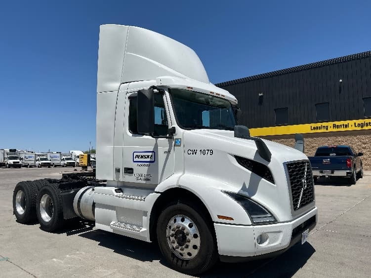 2021 Volvo VNR 640 — photo 3