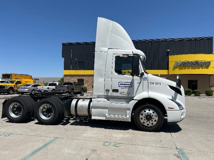 2021 Volvo VNR 640 — photo 4