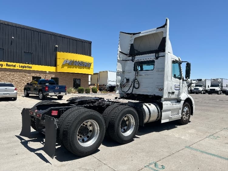 2021 Volvo VNR 640 — photo 5