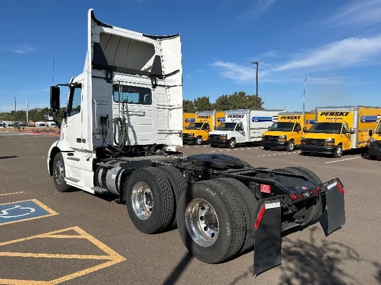 2021 Volvo VNR 640 — photo 5