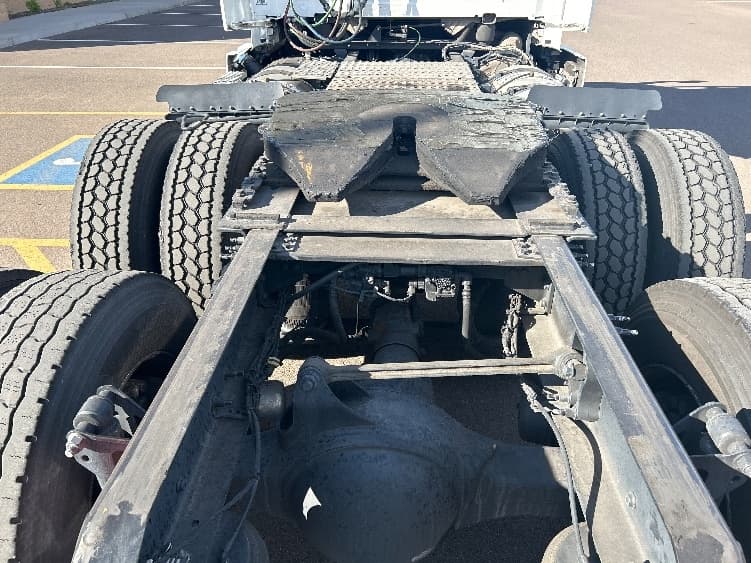 2021 Volvo VNR 640 — photo 6