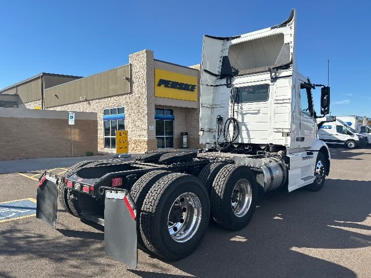 2021 Volvo VNR 640 — photo 7
