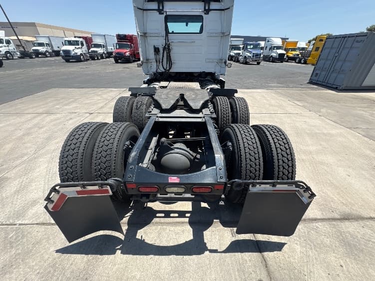 2021 Volvo VNR 640 — photo 6