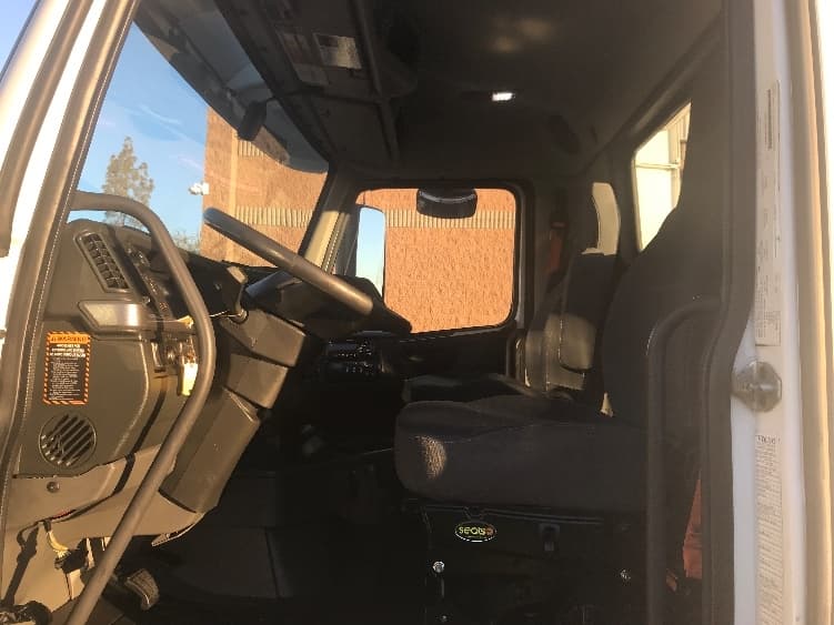2021 Volvo VNR 640 — photo 10
