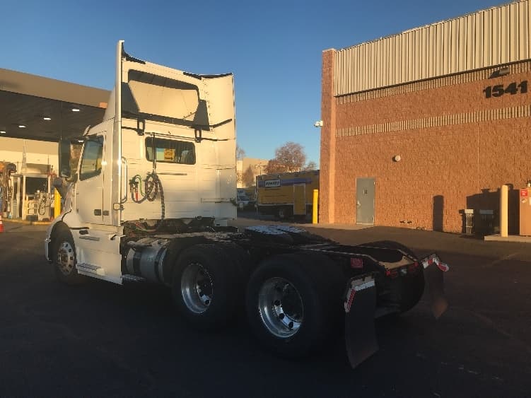 2021 Volvo VNR 640 — photo 5