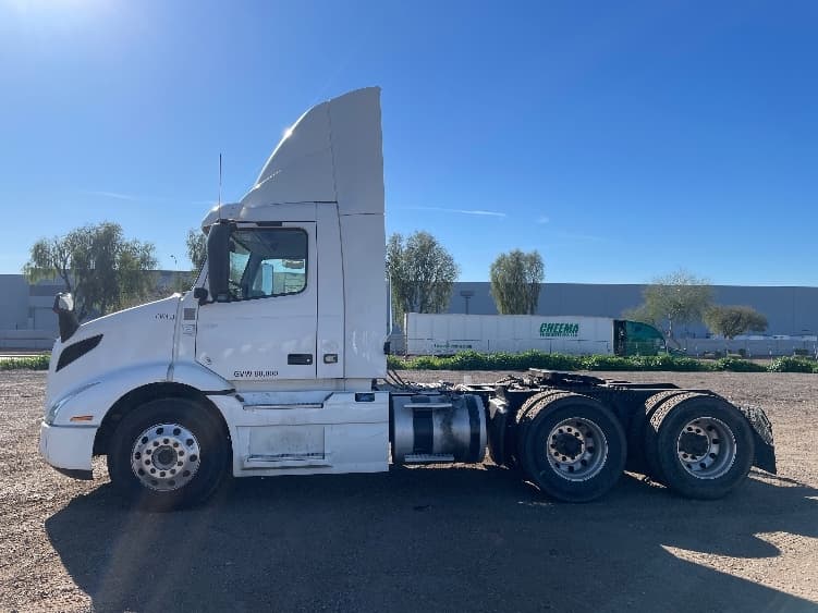 2020 Volvo VNR 640 — photo 4