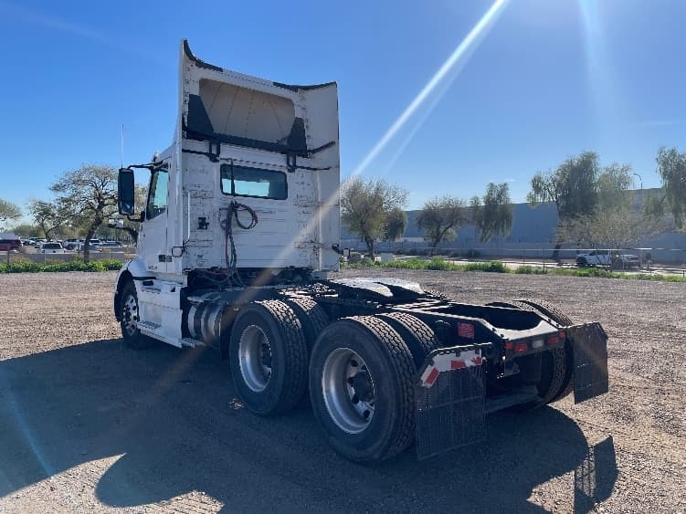 2020 Volvo VNR 640 — photo 5